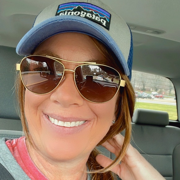 Meet your Posher, Stephanie - Picture 3 of 10